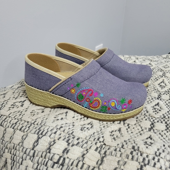 DANSKO Vegan Jute Denim Blue Paisley Embroidered Floral Clogs - Picture 4 of 13